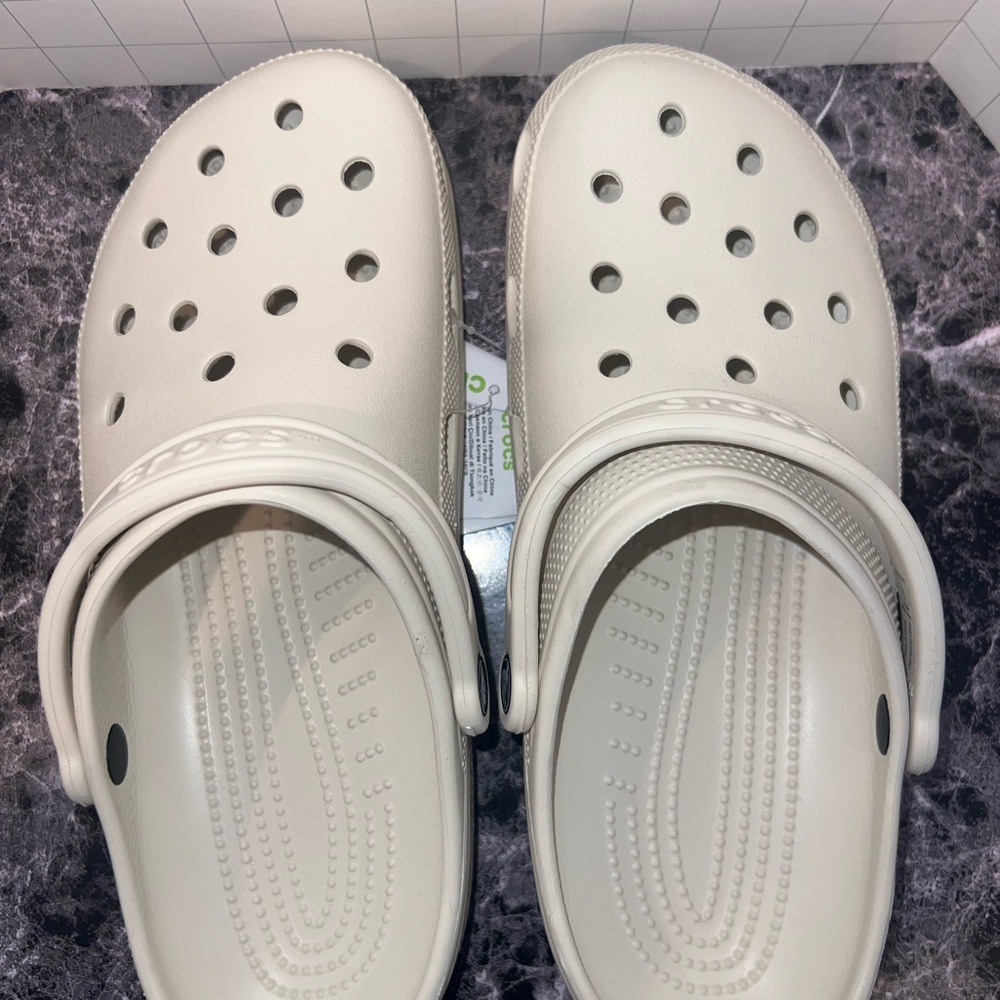 Crocs Classic Clog in White